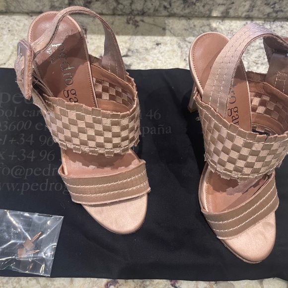 Pedro Garcia "Creta" Sandals in Bisque Satin, Size 37.5/US 7.5 - Picture 12 of 14